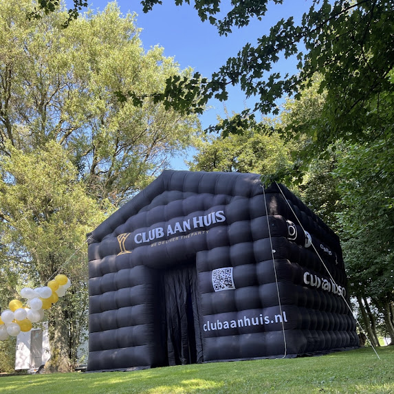 Discotent bij tuinfeest Opblaasbare discotent met lichten, geluid en ballonnen - Club Aan Huis